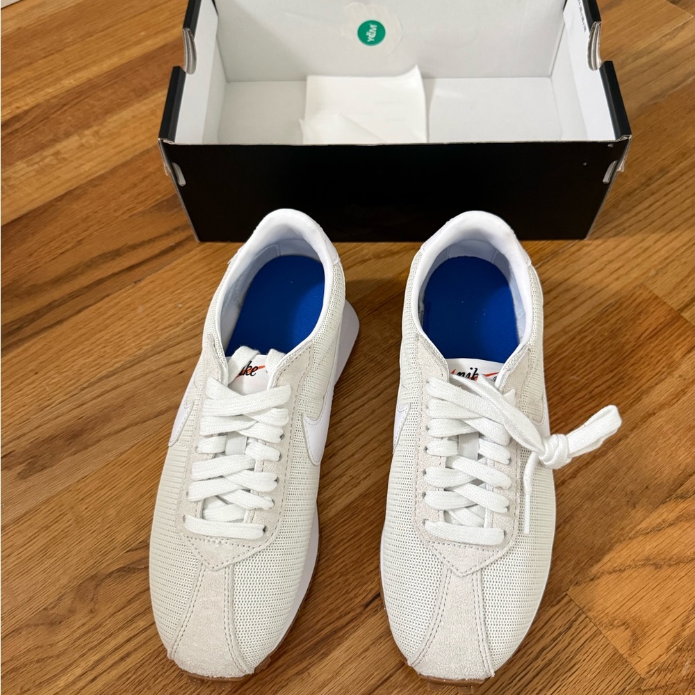 NWOT Women’s Nike LD-1000